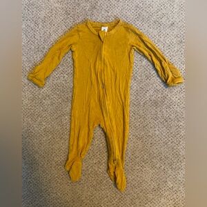 Kate Quinn Long Sleeve Footsie Sleeper Onesie size 0-3month